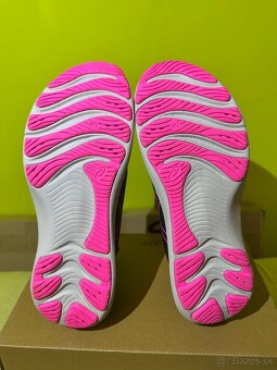 Damske bezecke tenisky Asics Gel Saiun 2 - 12