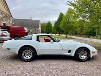 Chevrolet Corvette C3 z roku 1980 - 12
