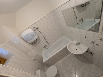 IHNEĎ VOĽNÝ - 2-izbovy byt v Centre Lučenca - Kolonáda - 12