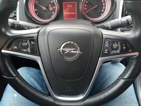 Opel Astra sports tourer - 12