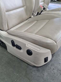 Škoda superb interiér sedadlá - 12