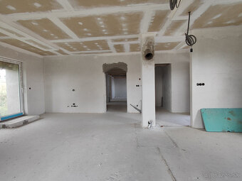 Rozostavaný 4 izbový rodinný dom na veľkorysom pozemku 1050  - 12