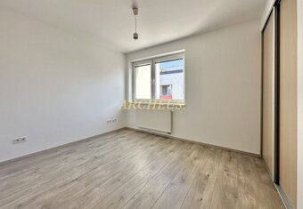 ZNÍŽENÁ CENA 3-izbový byt s loggiou 6,8m2 - 12