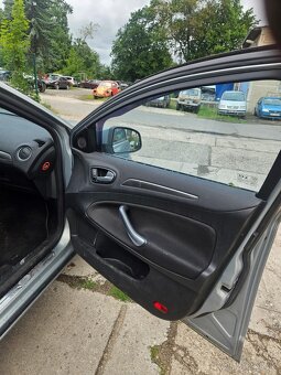 Ford Mondeo MK4 2.0 96 kW manual - 12