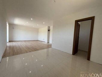 Na predaj novostavba – moderný bungalov v obci Podlužany - 12