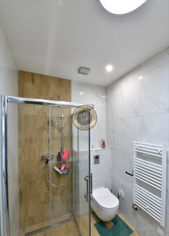 Na prenájom moderne zariadený 3 izbový, dvojpodlažný apartmá - 12