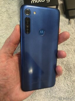 Motorola Moto G8 64GB - 12