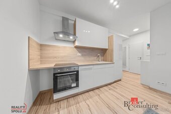 Moderný 2 izbový byt s klímou a balkónom v tichom a pokojnom - 12