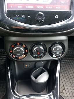 Opel Corsa 2015 - 12
