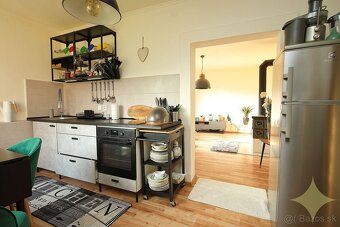 Znížená cena: Menší  rodinný dom na po takmer úplnej rekonšt - 12