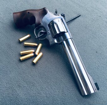 Revolver Smith&Wesson .44 Magnum - 12