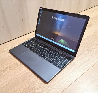 Predám  hliníkový 15.6" Full HD IPS 8GB RAM  / - 12