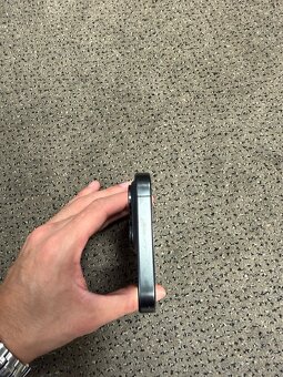 iPhone 15 Pro, Black Titanium, 256GB - 12