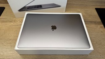 Apple MacBook Pro 15" Retina Touch Bar 2019 - 12