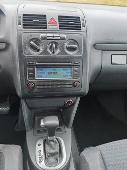 Volkswagen Touran 1.6 FSI - 12