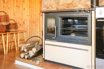 Priamo pri lese zrekonštruovaná chata s výnimočným výhľadom - 12