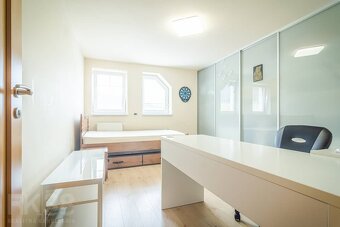 TOP ponuka: Priestranný dom s pozemkom za skvelú cenu - 12