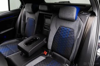 Volkswagen Golf R - 12