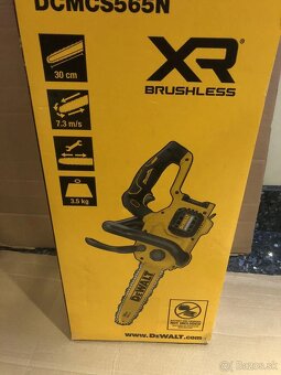Aku řetězová pila DeWALT DCM565N 
 - 12