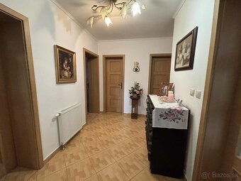 Predáme krásny 6 izb dvojgeneračný RD len 7 km od Nitry - 12