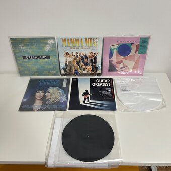 GRAMOFÓN + PLATNE - 12