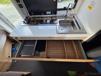 Zanovny obytny prives Adria Altea 552 PK - 12