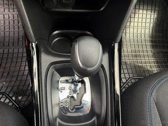 Peugeot 2008 1.2 PureTech 130k E6.2 Signature A/T - 12