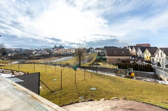 NA PREDAJ MODERNÝ 5i podpivničený RD s veľkou terasou Trnkov - 12