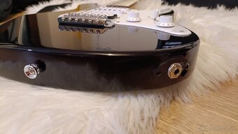 Elektrická gitara Yamaha - 12