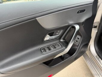 Mercedes-Benz CLA Kupé 180D A/T 42300 KM - 12