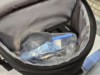 Canon EOS 2000D - 12