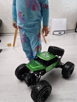 RC auto 4x4 1:8 - 12