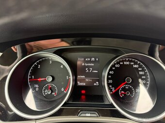 VW Touran 2.0 TDI DSG NAVI full-LED KAMERA - 12