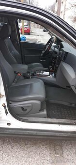 Jeep Grand Cherokee - 12