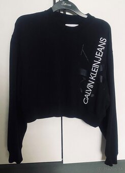 Calvin Klein crop mikina - 12