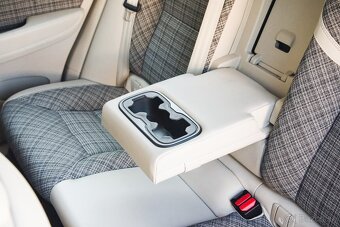 Volvo XC60 B4 Plus AWD - 12