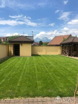 Predaj pekného rodinného domu so záhradou o výmere 500 m2 vo - 12