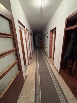 🏡 Priestranný tehlový dom vhodný pre dve rodiny Domy - 12