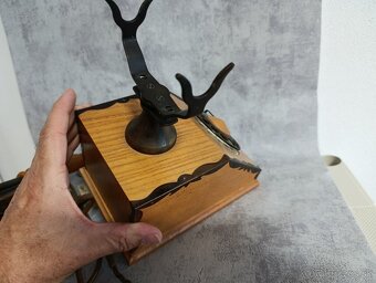 Starý retro telefon Tesla z roku 1979 Velice zachovalý, má č - 12