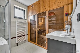 Na predaj komfortný a kvalitne postavený dom, Sološnica - 12