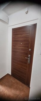 Ponúkame na predaj tehlový 2 izb.byt na ulici 17.Novembra. - 12