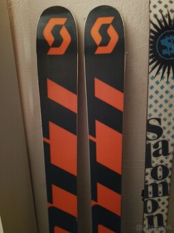 freeride lyze SCOTT Scrapper 182 cm a SALOMON Gun 188 cm - 12