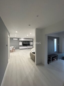 Štýlový rodinný dom z lodných kontajnerov, na predaj. - 12