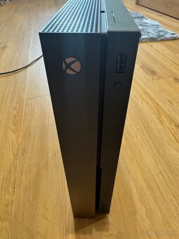 Xbox one x + 2 ovládače - 12