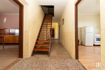 PREDAJ 5 IZBOVÝ RODINNÝ DOM S ROZSIAHLYM POZEMKOM - 12