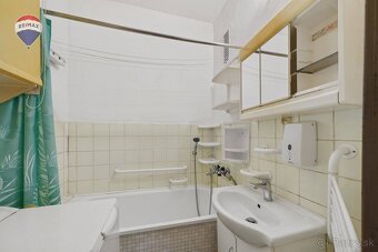 TOP PREDAJ - 3-izb. byt - SKVELÁ DISPOZÍCIA - NA REKONŠTRUKC - 12