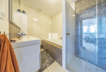 PRIESTRANNÝ 4 IZBOVÝ DVOJDOM V TICHOM PROSTREDÍ SLEPEJ ULICE - 12