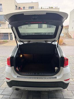 BMW X1 xDrive 18d – 4x4, automat, 105 kW, výborný stav - 12