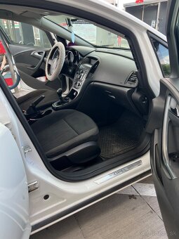 Opel astra 1,4 benzín rok 2010 - 12