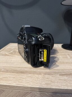 Nikon D7000, 35mm 1.8, 50mm 1.8 - 12